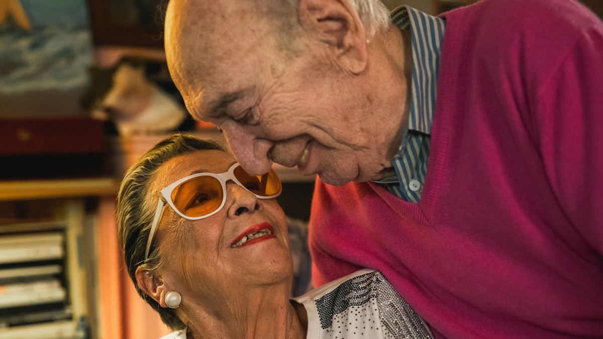 Vera Pescarolo e Giuliano Montaldo in una scena di Vera & Giuliano