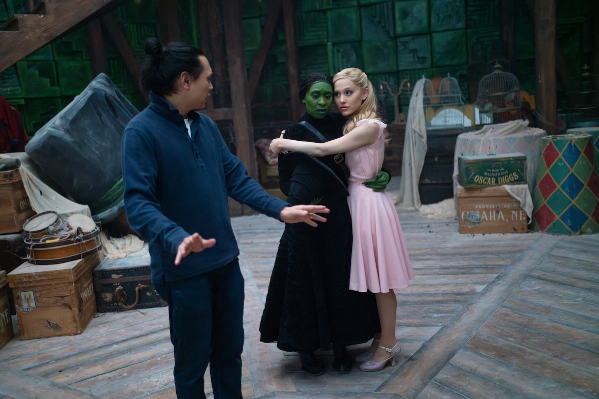 Jon M. Chu, Cynthia Erivo e Ariana Grande sul set di Wicked