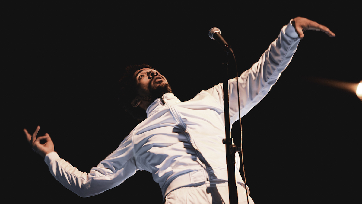 Alberto Boubakar Malanchino in scena in Sid - Fin qui tutto bene. Foto di Marzia Benigna