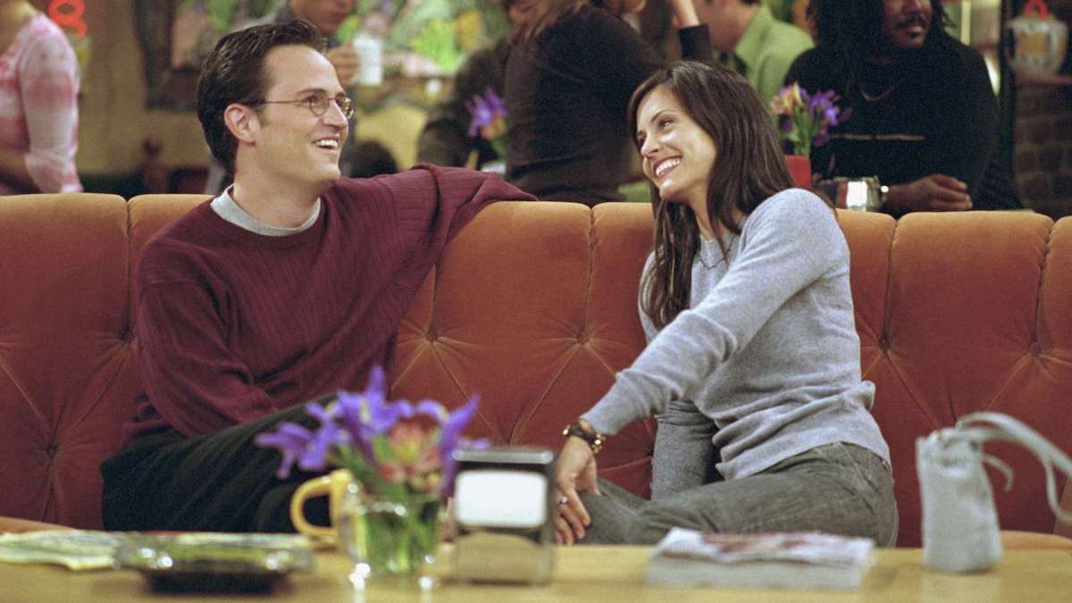 Courteney Cox dice che lo spirito di Matthew Perry le fa visita spesso dopo la morte