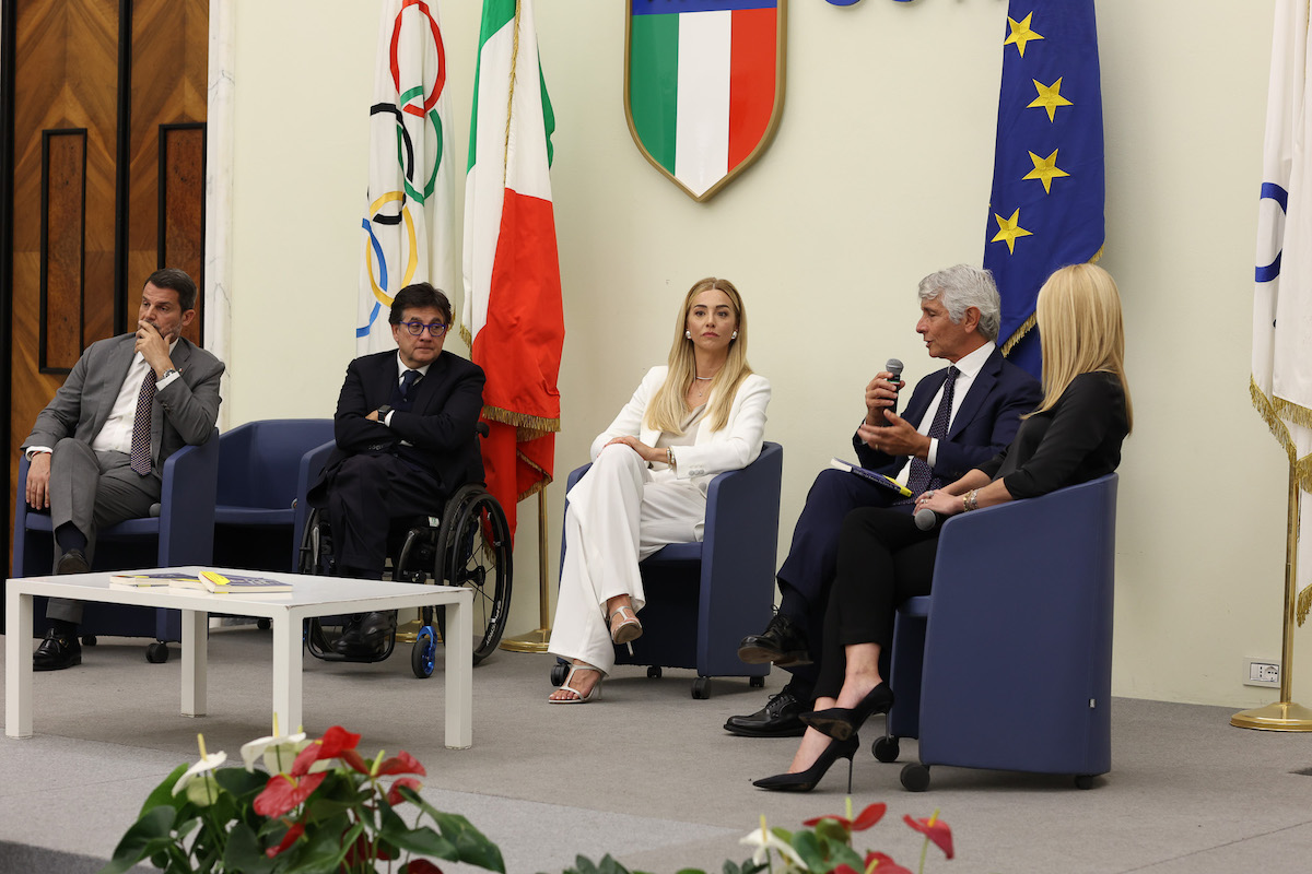 Marco Mezzaroma, presidente Sport e Salute; Luca Pancalli, presidente del Comitato Italiano Paralimpico; Silvia Salis, vicepresidente vicario del CONI; Andrea Abodi, Ministro dello Sport e della Gioventù; Eleonora Daniele, anchorwoman che ha condotto la presentazione di Interstellar Games