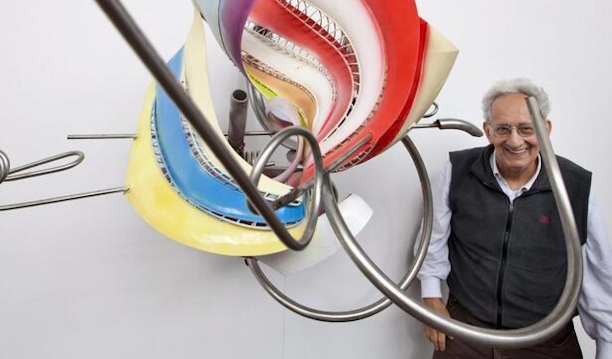 Addio a Frank Stella: pittore e scultore, maestro della reinvenzione. La sua massima? “Ciò che vedi è ciò che vedi”