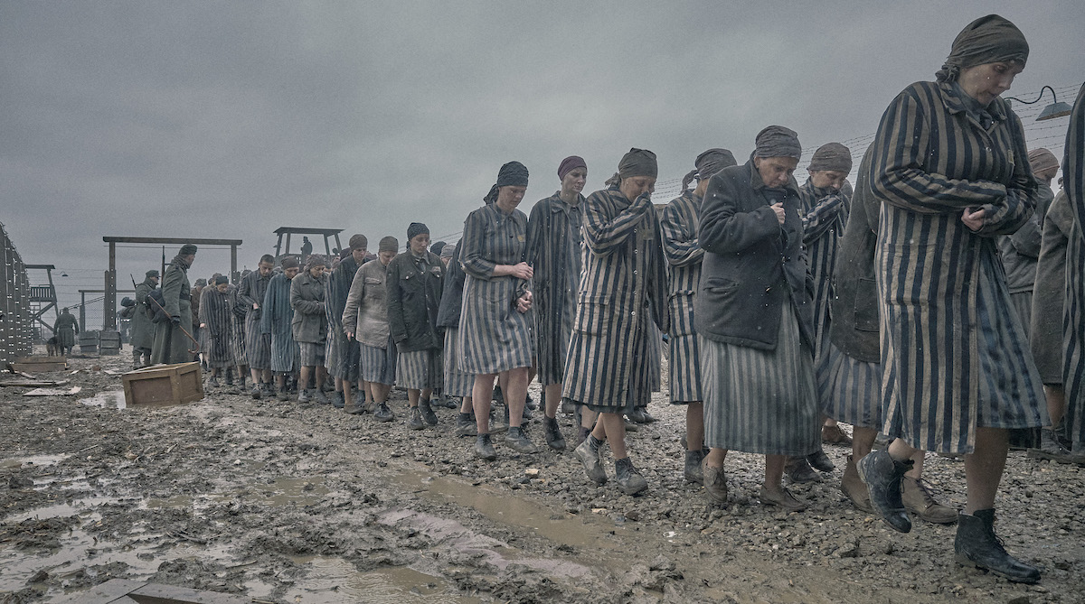 Una scena della serie Il tatuatore di Auschwitz (Sky), diretta da Tali Shalom-Ezer