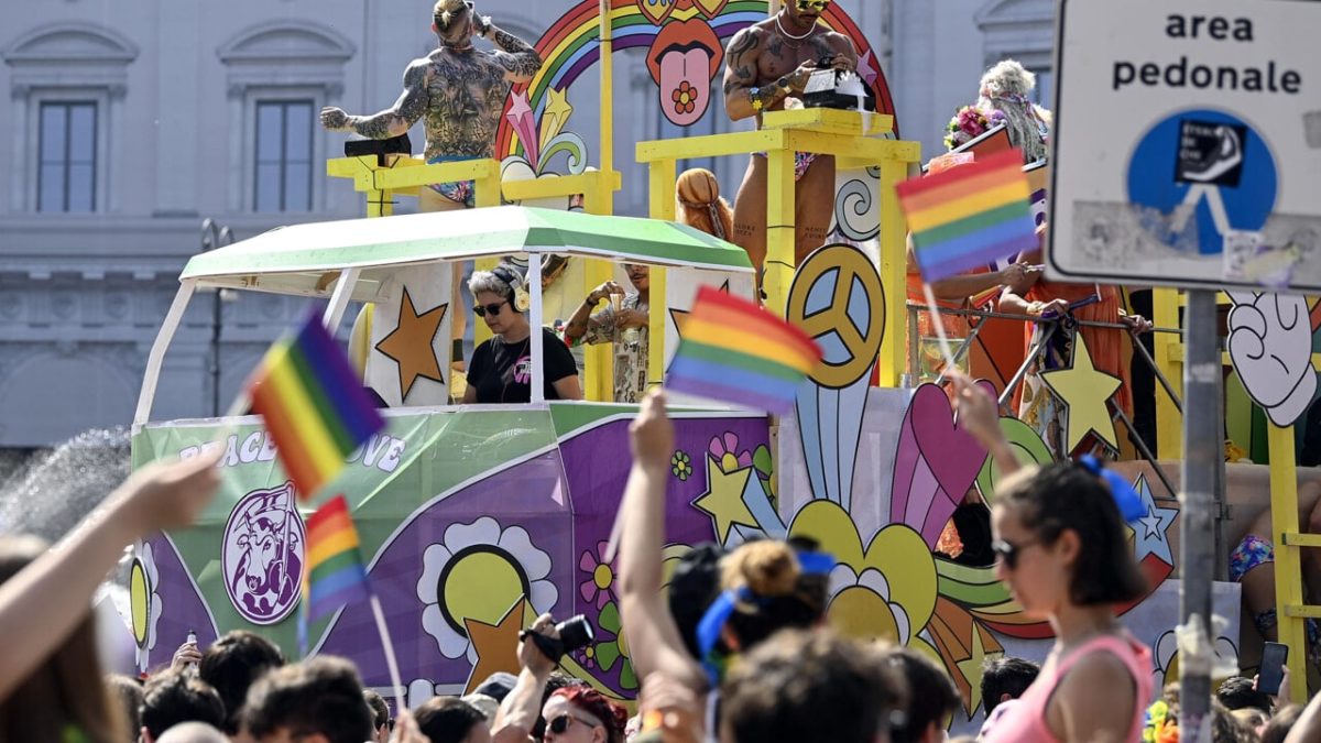 Roma Pride 2024, 30 anni di orgoglio Lgbtqia+ capitanati dalla madrina Annalisa